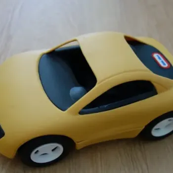Auto z odolného plastu, délka 24 cm